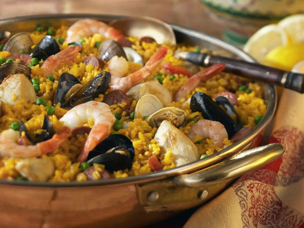 Vibrant Spanish Paella Wallpaper: Saffron Rice & Fresh Ingredients