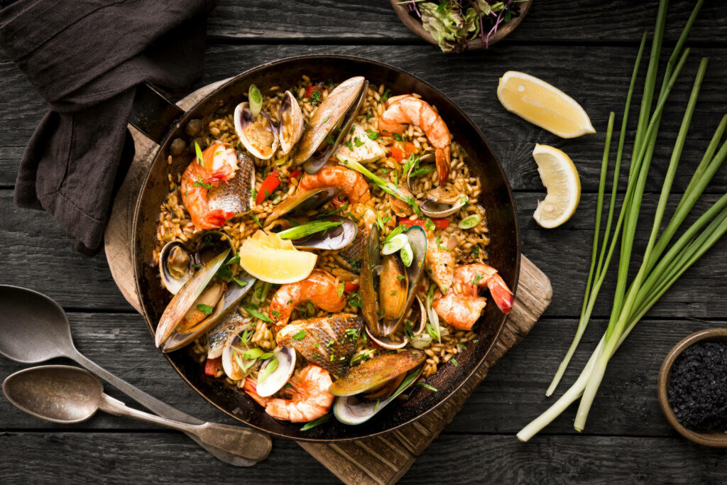 Authentic Spanish Seafood Paella Wallpaper: Vibrant & Appetizing Design