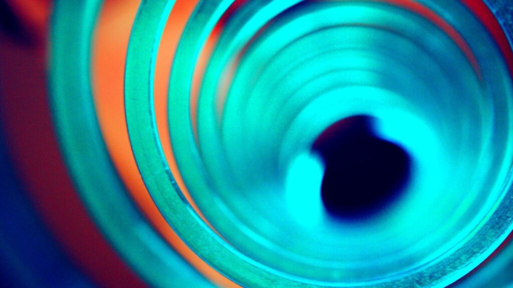 Dynamic Spiral Wallpaper: Turquoise & Orange Overlapping Circles