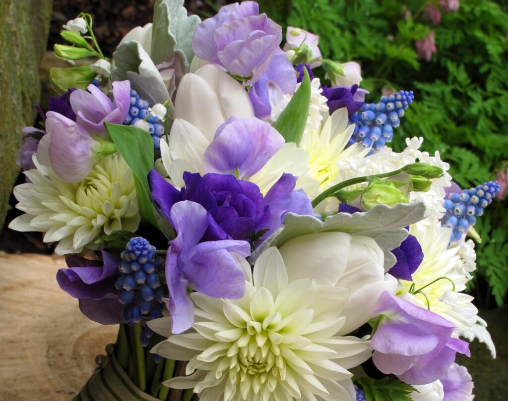 Vibrant Spring Bouquet Wallpaper: Colorful Flowers for Bright Spaces