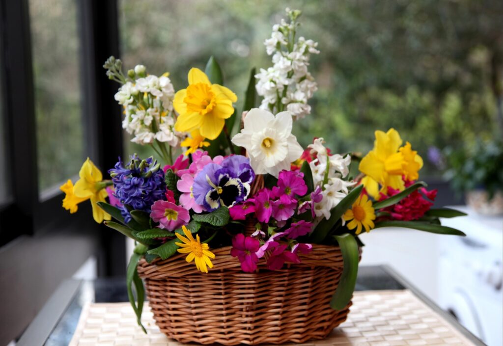 Vibrant Spring Flower Basket Wallpaper: Daffodils, Hyacinths & Pansies