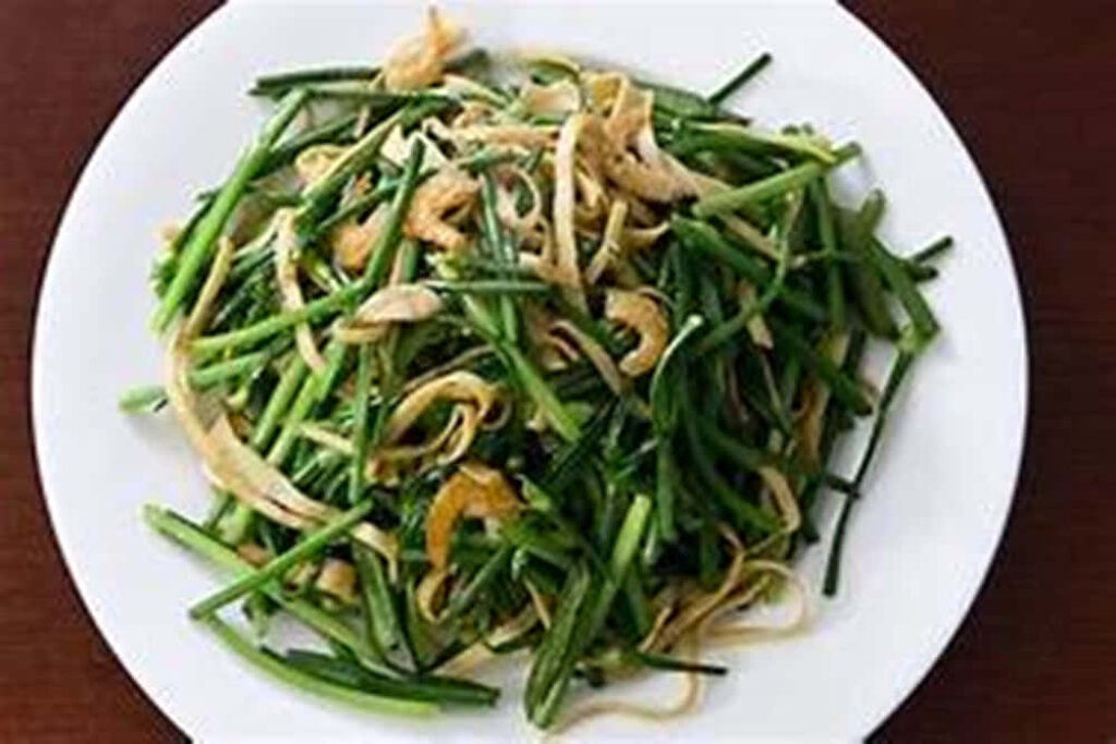 Delicious Stir-Fry Wallpaper: Fresh Chives & Bean Sprouts Delight
