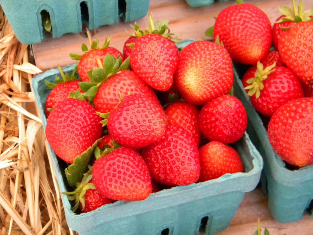 Vibrant Wallpaper of Juicy Strawberries in Green Baskets