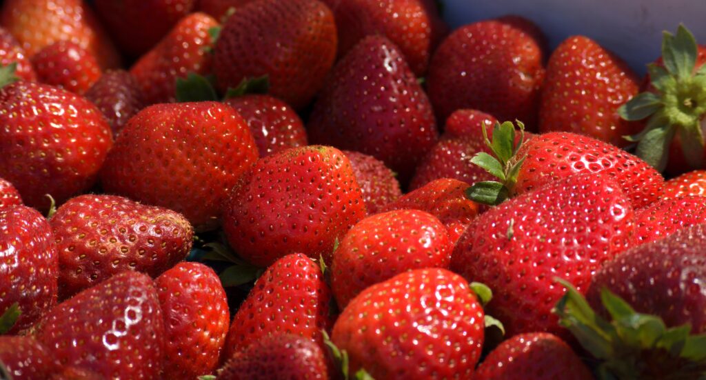 Vibrant Strawberry Wallpaper: Sweet Berries & Fresh Green Leaves