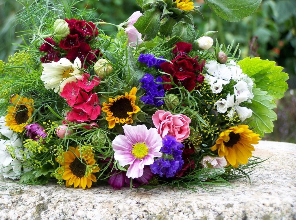 Vibrant Summer Flower Bouquet Wallpaper - Cheerful Nature Background
