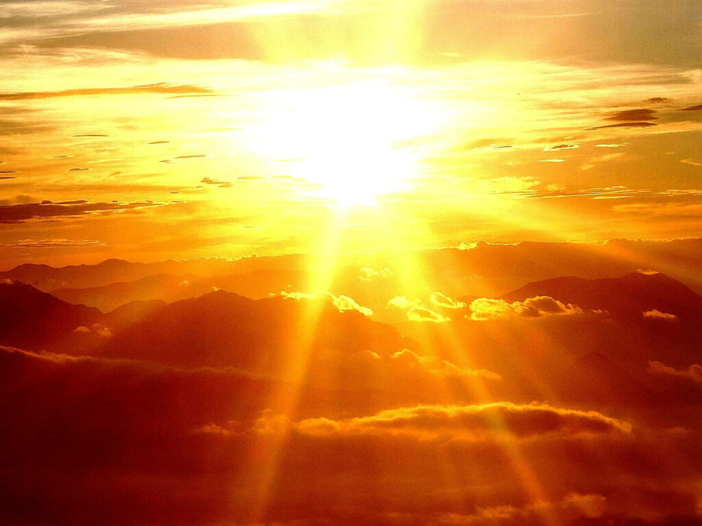 Stunning Sunrise Wallpaper: Golden Rays & Serene Mountain Peaks