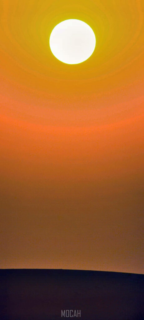 Vibrant Sunset Wallpaper for Realme 7 Pro: Bright Sun & Gradient Sky