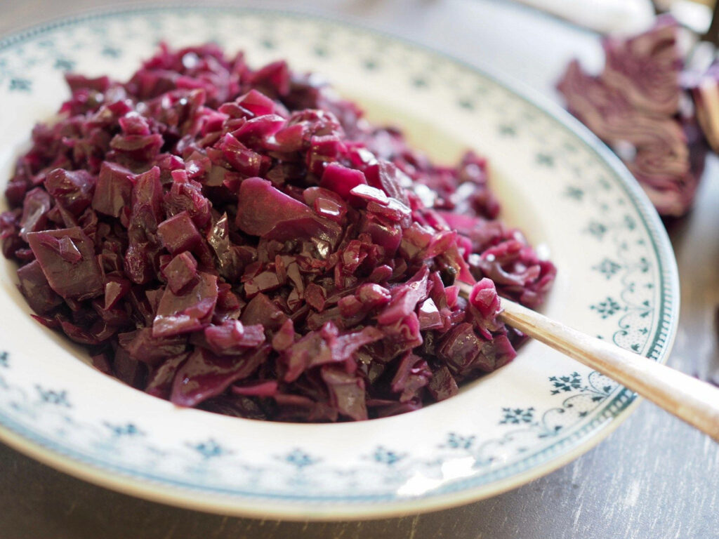 Vibrant Sweet & Sour Braised Red Cabbage Wallpaper - Norwegian Cuisine