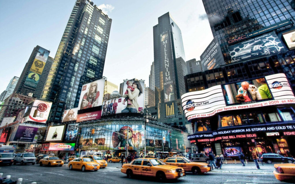 Vibrant Times Square Laptop Wallpaper: NYC Energy & Iconic Views