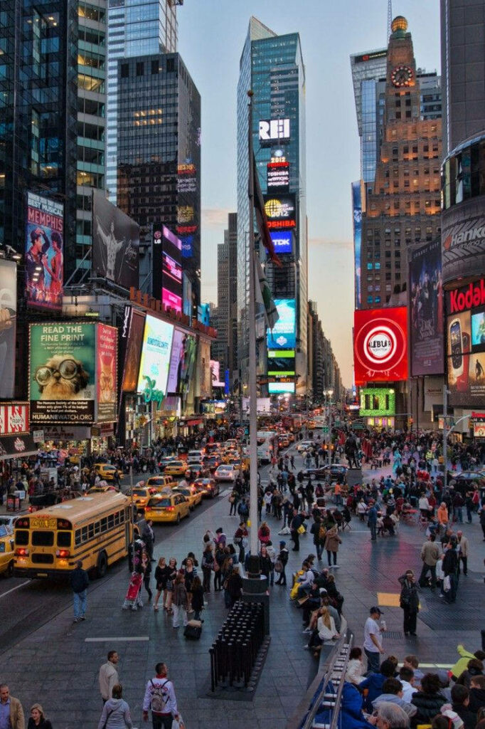 Vibrant Times Square Wallpaper: Crowds, Taxis & Billboards at Dusk