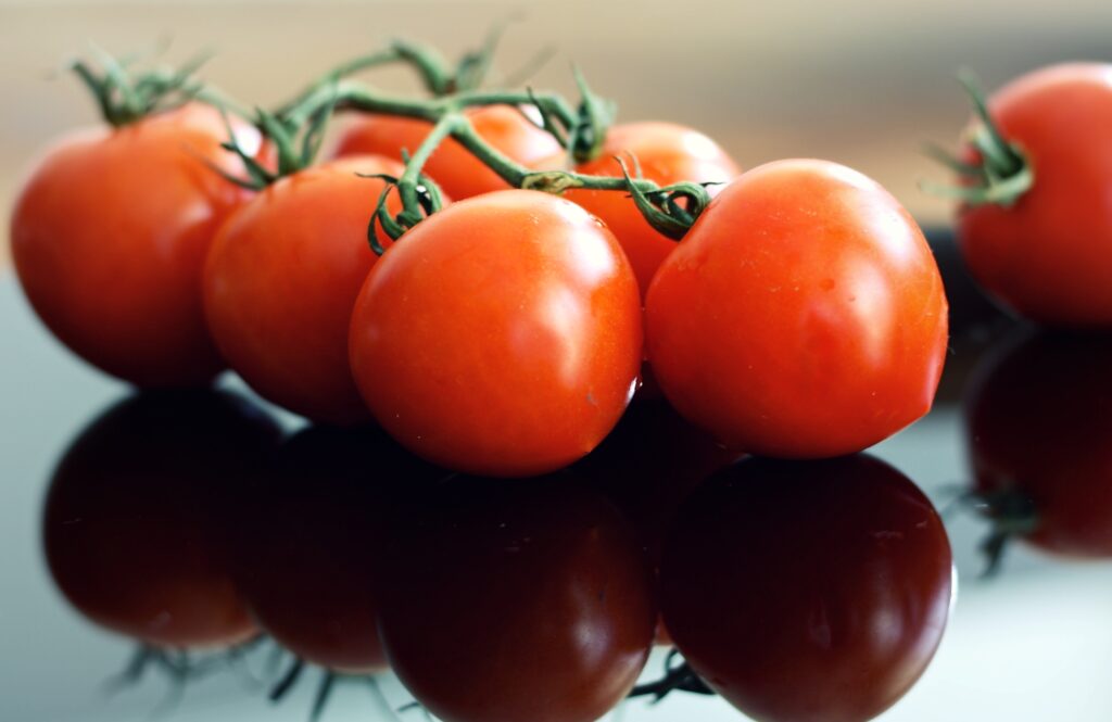 Vibrant Tomato Wallpaper: Freshly Arranged, Reflective Background