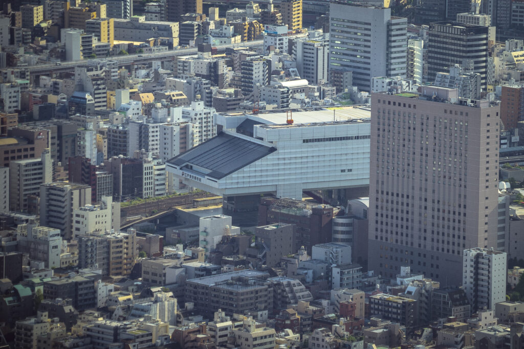 Vibrant Urban Cityscape Wallpaper: Modern Architecture & City Life