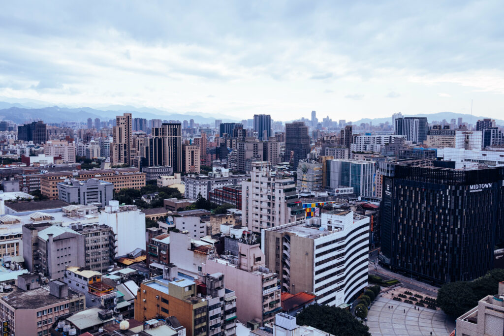 Vibrant Urban Landscape Wallpaper: Modern & Traditional Architecture