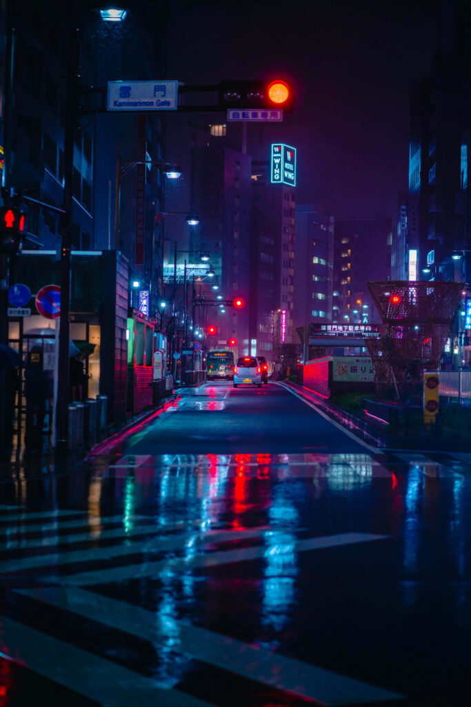 Mesmerizing Neon Urban Street Scene: Rainy Night Reflection Wallpaper