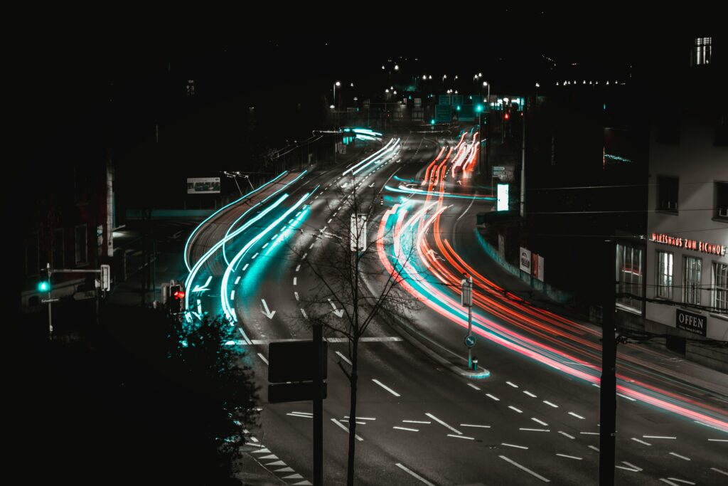 Dynamic Urban Night Wallpaper: Illuminated Streets & Light Trails