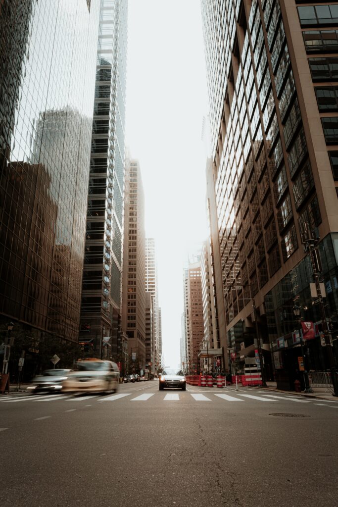 Dynamic Urban Scene Wallpaper: Bustling City Street & Gleaming Buildings
