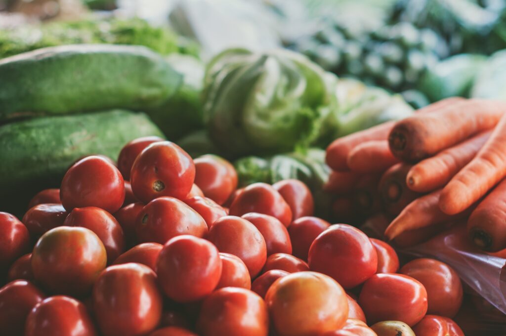 Vibrant Vegetable Wallpaper: Fresh Tomatoes, Carrots & Cabbage Background