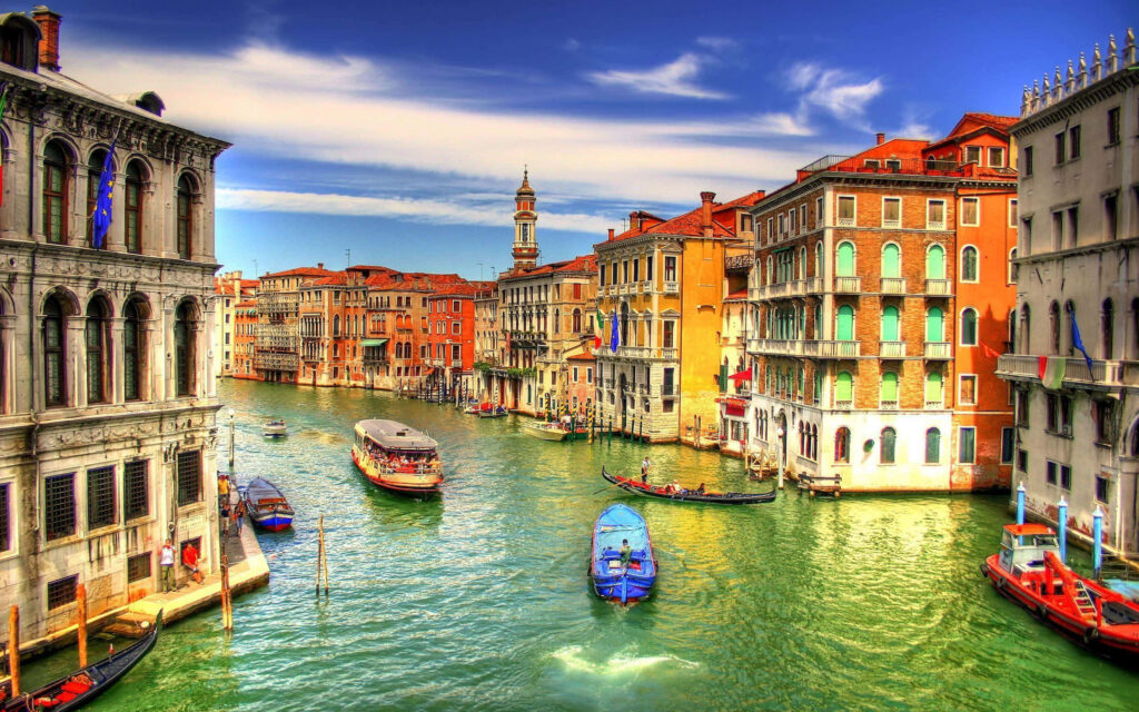 Charming Venice Canal Wallpaper: Colorful Gondolas & Sunny Vibes