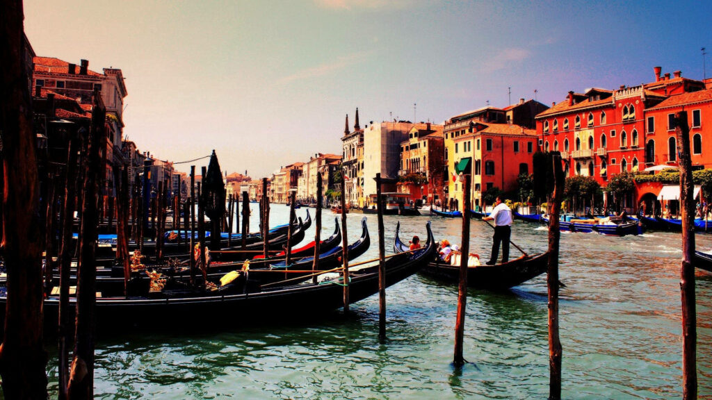 Serene Venice Gondolas Wallpaper: Vibrant Scenic Background