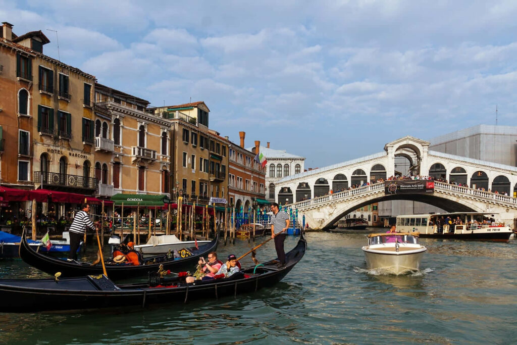 Venice Gondolas Wallpaper: Scenic Grand Canal & Rialto Bridge View