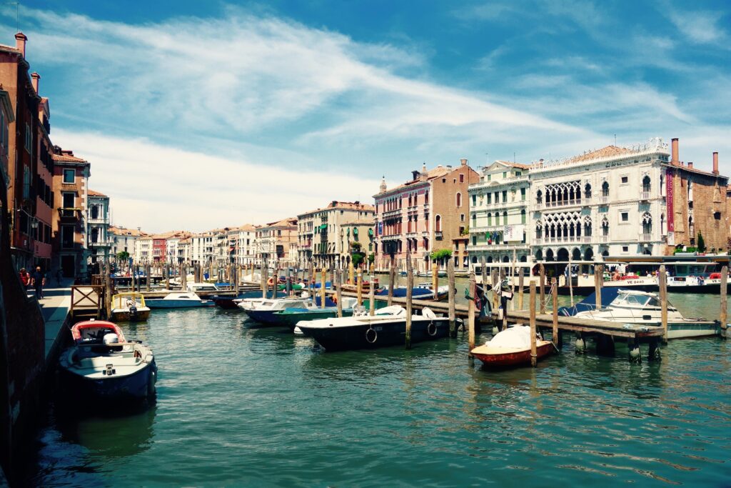 Charming Venice Wallpaper: Grand Canal & Colorful Gondolas
