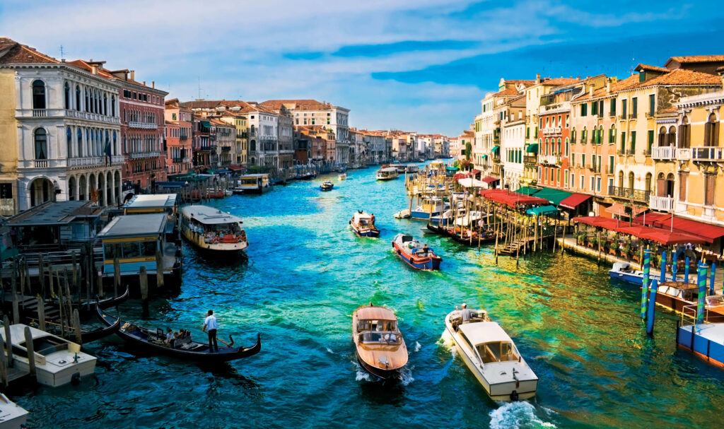 Vibrant Grand Canal Venice Wallpaper: Colorful Waterways & Gondolas