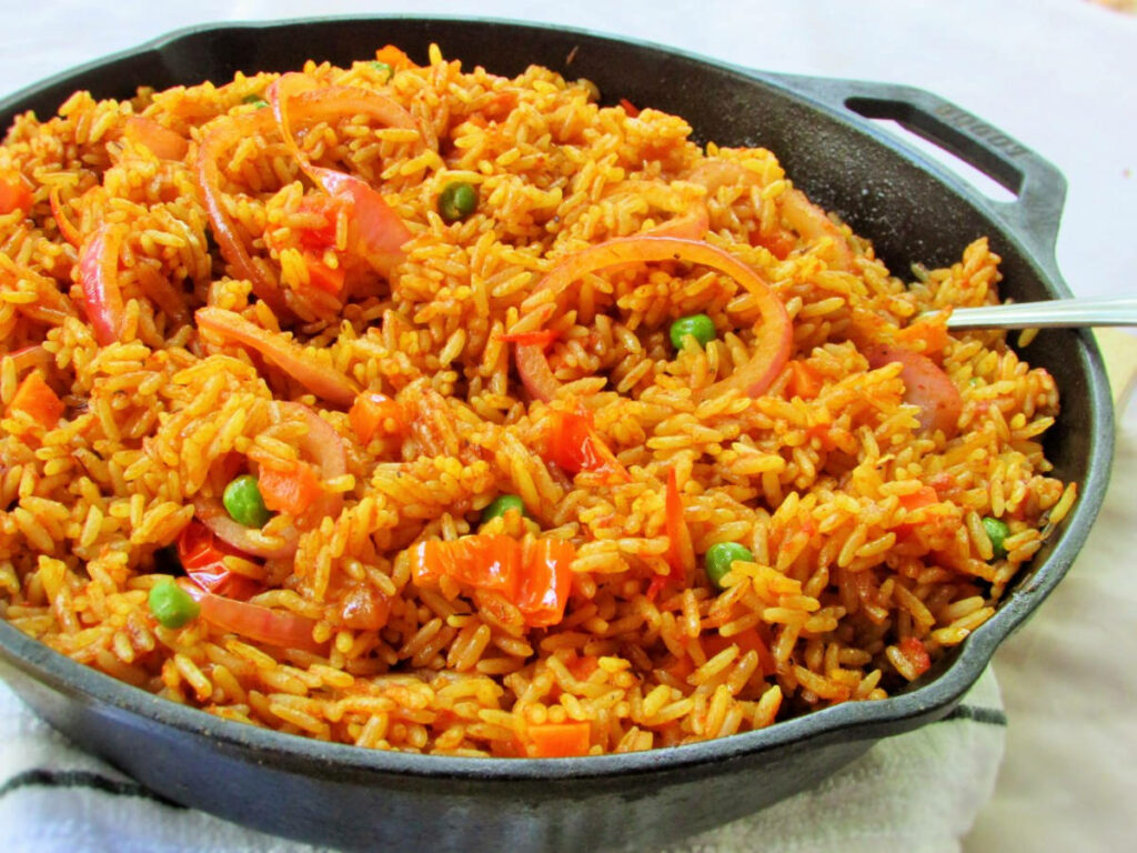 Vibrant Paella Wallpaper: Authentic Rice Dish with Colorful Vegetables