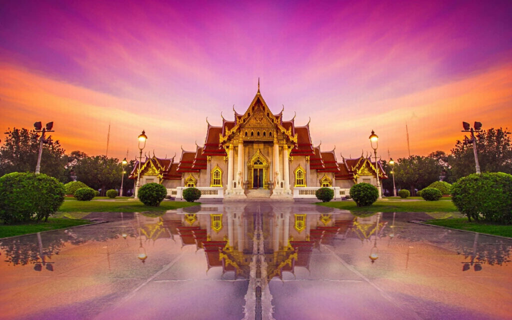 Vibrant Wat Benchamabophit Wallpaper: Serene Sunset Reflection