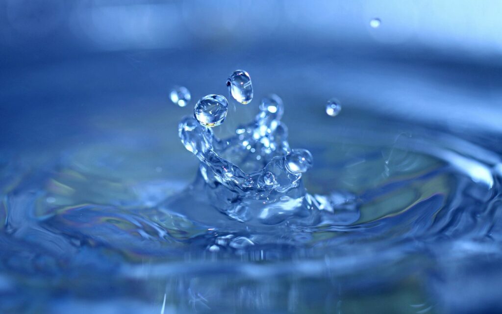 Vibrant Water Droplets Splash Wallpaper - Crystal-Clear Background