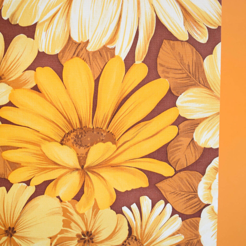70s Vintage Yellow Flower Wallpaper - Retro Earthy Background