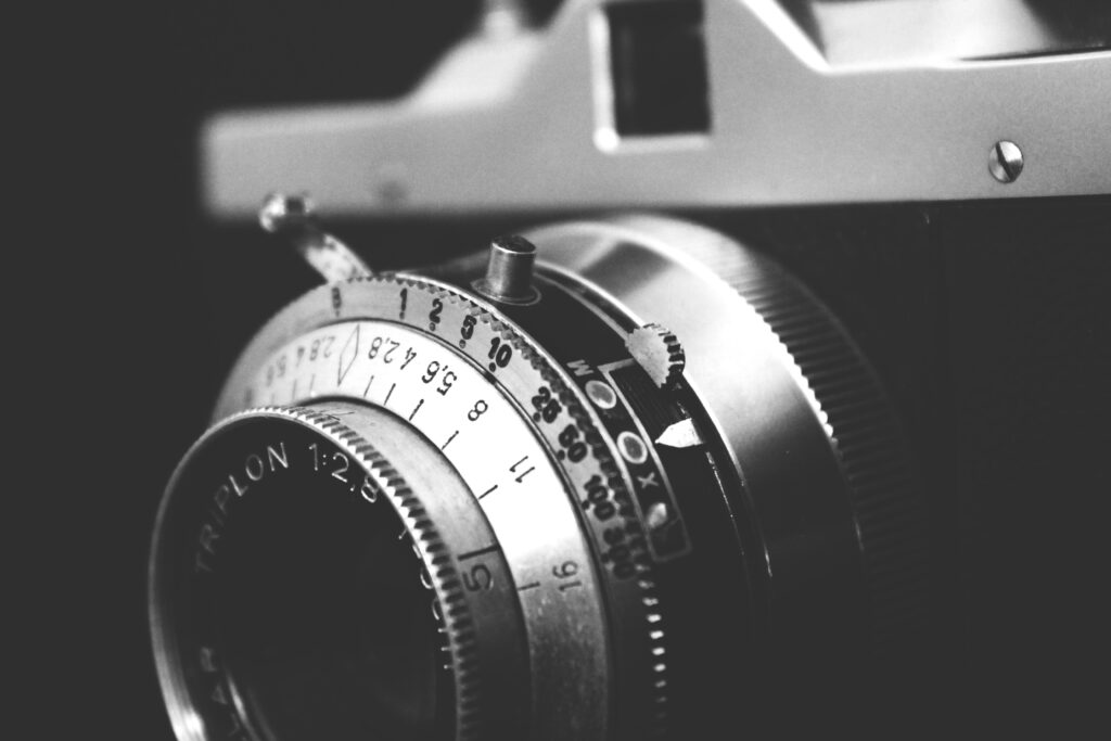 Vintage Camera Lens Close-Up: Black and White Textured Wallpaper