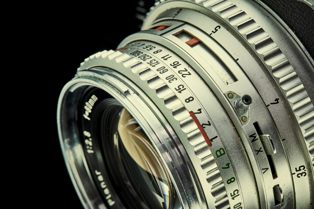 Vintage Camera Lens Wallpaper: Intricate Design & Mechanical Craftsmanship