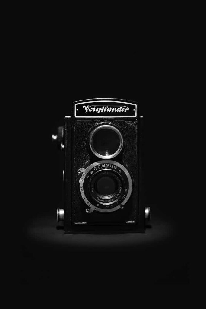 Vintage Camera Wallpaper in Monochrome - Timeless Nostalgic Background