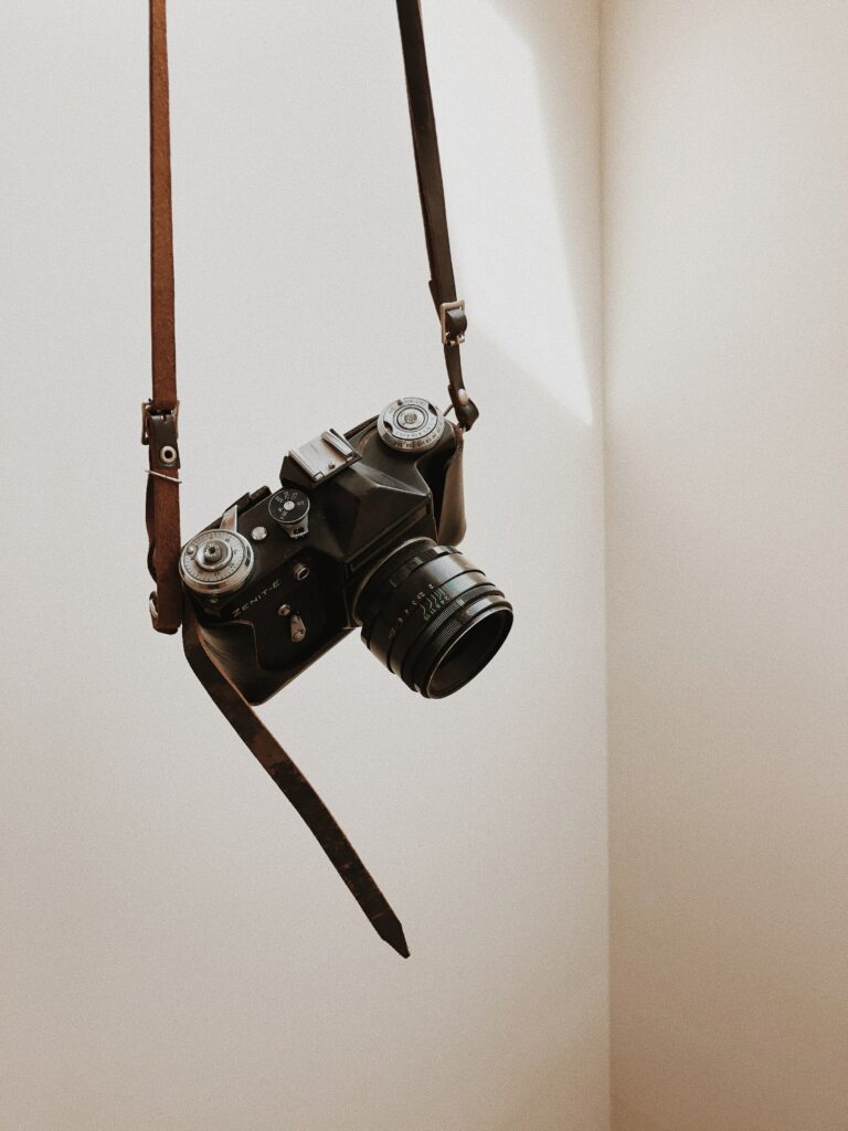 Vintage Camera Wallpaper: Nostalgic Artistic Background 