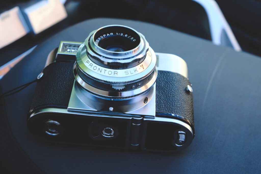 Vintage Camera Wallpaper: Retro Aesthetic & Timeless Design