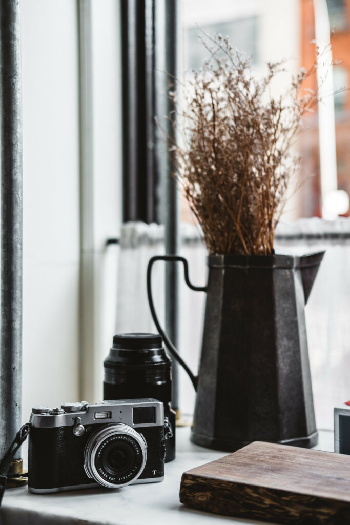 Vintage Camera and Flowers Wallpaper: Warm Nostalgic Background