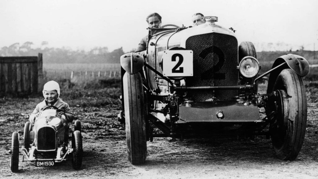Vintage Car Black and White Wallpaper - Timeless Racing Scene