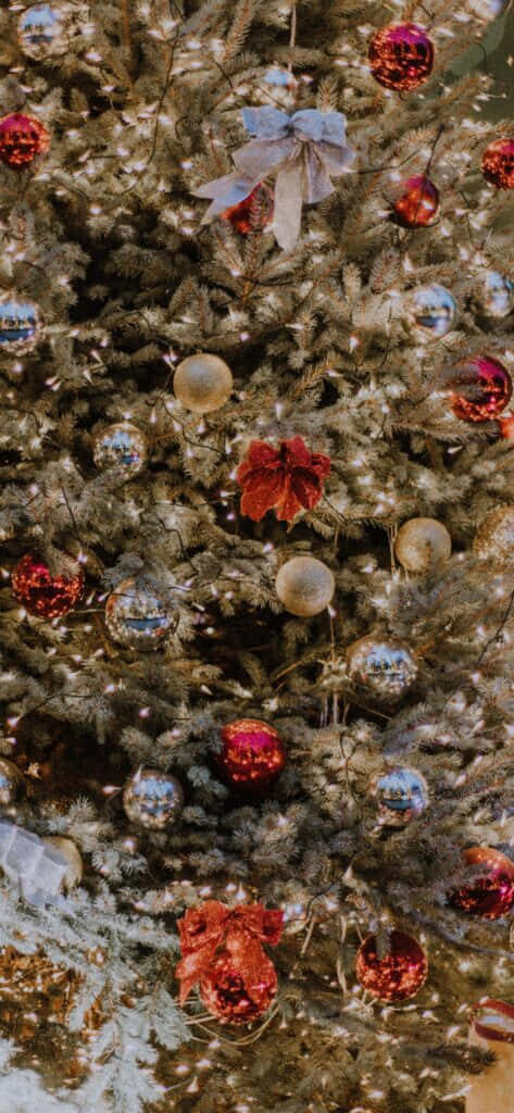 Vintage Christmas Tree Wallpaper: Nostalgic Holiday Decor Background