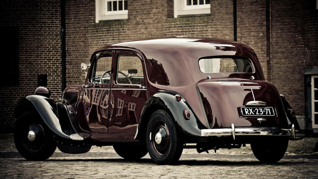 Vintage Citroën Car Wallpaper: Classic Elegance in Rustic Charm