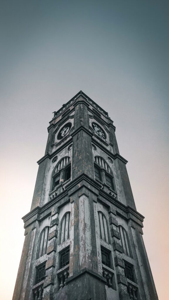 Vintage Clock Tower Wallpaper: Timeless Classic Against Gradient Sky