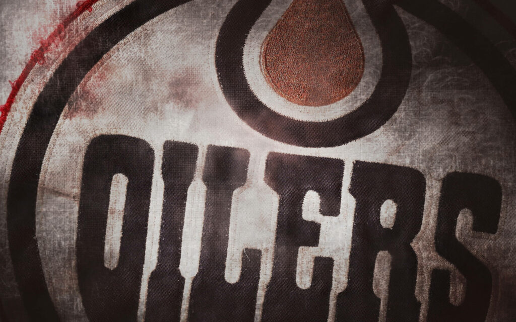 Vintage Edmonton Oilers logo wallpaper with bold lettering and weathered retro hockey design