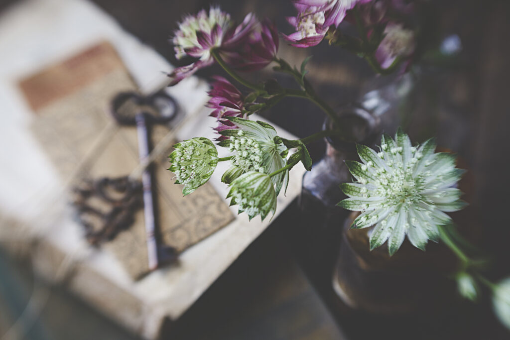 Delicate Flower Bouquet Wallpaper - Vintage Rustic Background