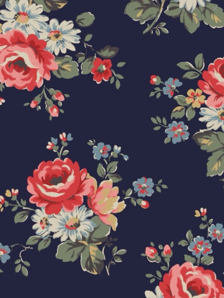 Elegant Vintage Floral Wallpaper with Vibrant Roses & Daisies