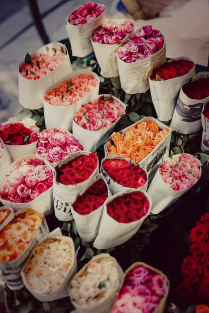 Vintage Flower Bouquet Wallpaper: Vibrant Colors & Charming Aesthetic