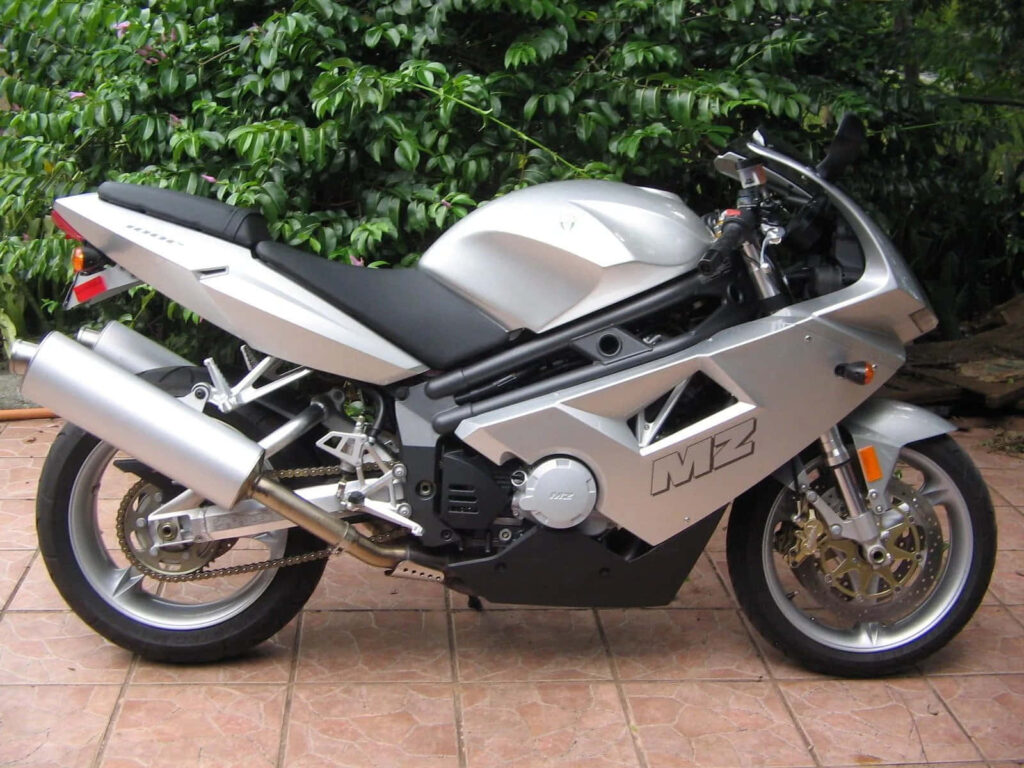 Vintage MZ Motorcycle Wallpaper: Sleek Silver Design & Immaculate Detail