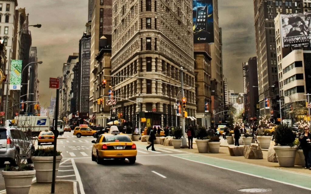 Vintage Manhattan Wallpaper: Flatiron Building & Yellow Taxis