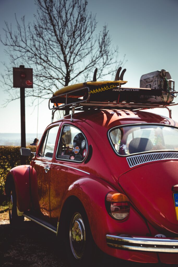 Vintage Red Car Wallpaper: Retro Design & Nostalgic Road Trip Vibe