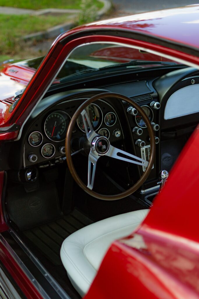 Classic Red Retro Car Interior: Vintage Steering Wheel & Dashboard Wallpaper