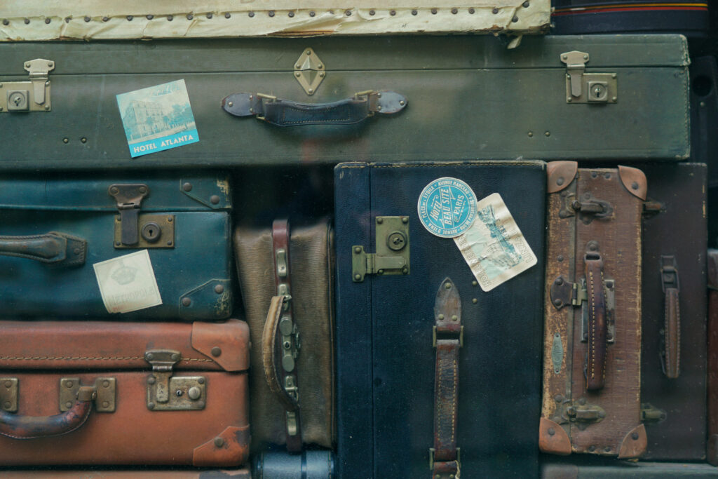 Vintage Suitcases Wallpaper: Colorful Travel Charm & Nostalgic Design