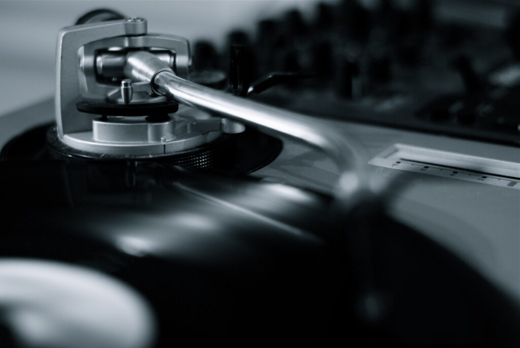 Classic Vinyl Turntable Close-Up Black & White Wallpaper Background